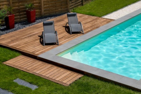 Aménager une terrasse en bois résistante aux intempéries montagnardes